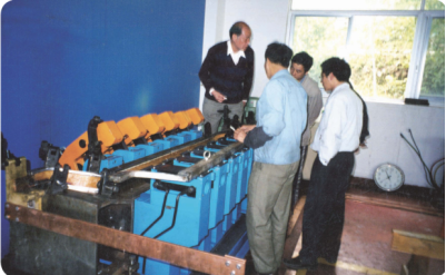 ZCN070S-（2000，9頭/3000，14頭）水發(fā)線(xiàn)棒多頭液壓成型熱壓機(jī)